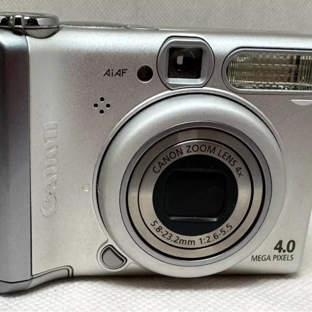 Canon Power Shot A520 Camera in Excellent Preloved Condition w Original Box.